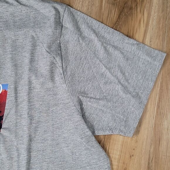 🔹️NWT Levi's Gray Mountain Scene Logo Short Sleeve Top Men's XLarge - Picture 4 of 6